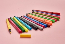 文具企業(yè)應(yīng)該針對消費者關(guān)注點，將品牌策劃進(jìn)行差異化、個性化的創(chuàng)新